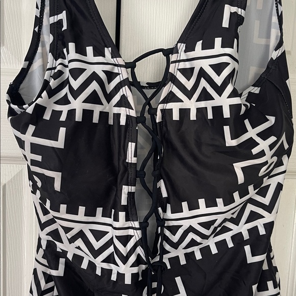 Black and White Patterned Swimsuit - Picture 2 of 3